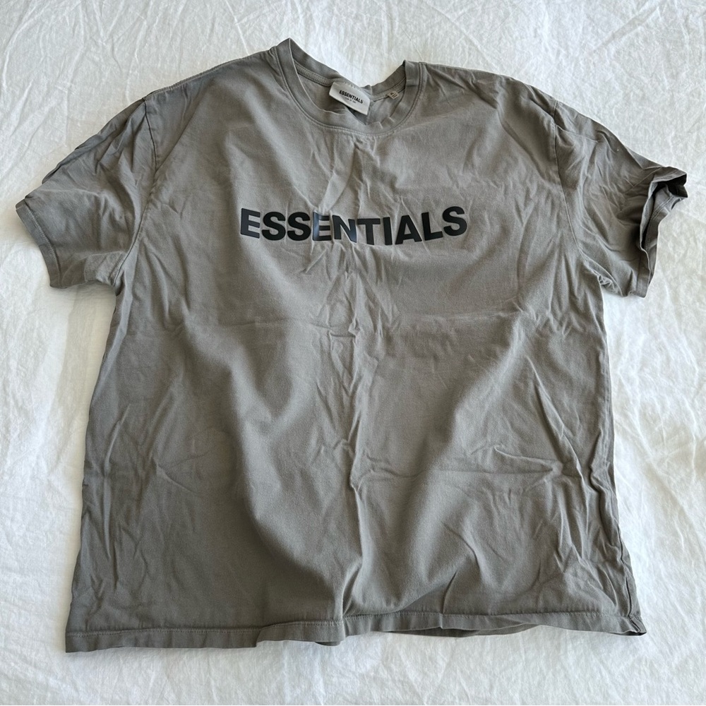 Essentials tee